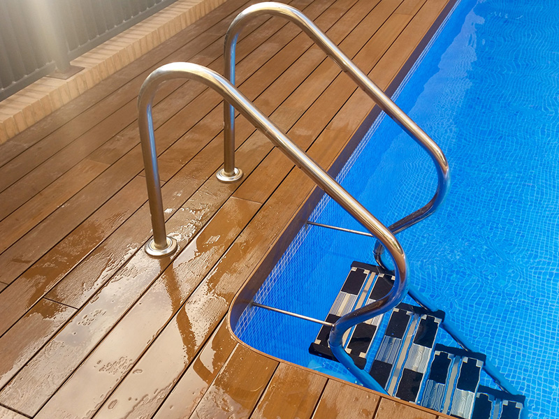 Escaleras y pasamanos para piscinas