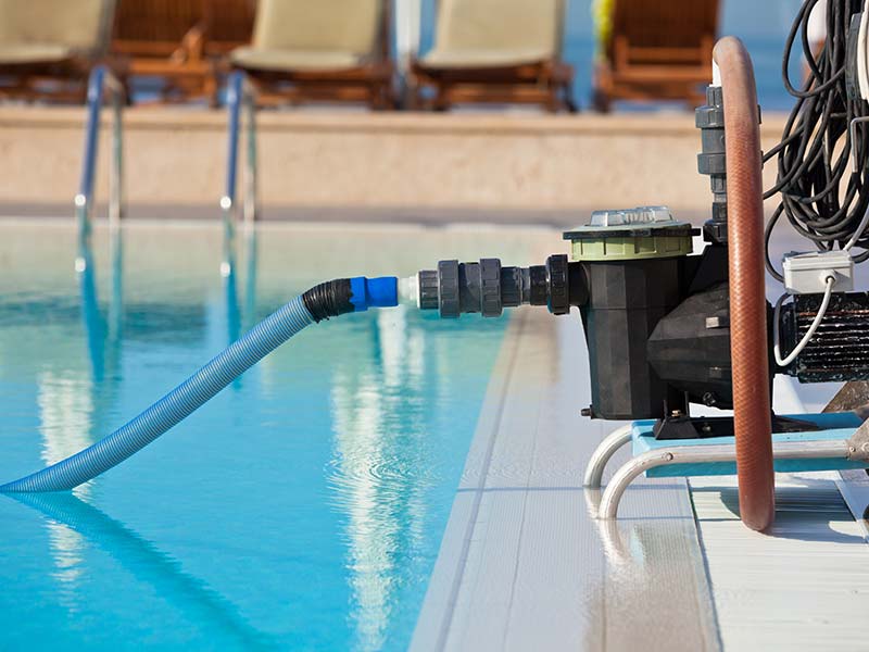 Señales de avería y cuándo cambiar la bomba de piscina en Valencia